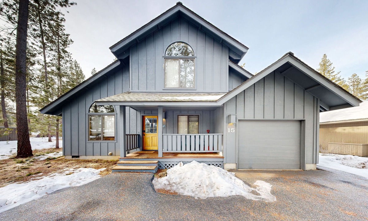 Sunriver House | Forest hideaway with hot tub, Ping-Pong & SHARC passes - near skiing & golf