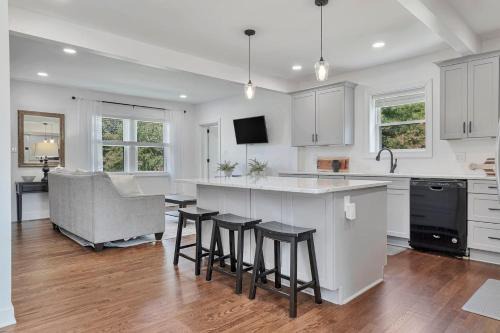 North Chesterfield House | Forest Hil Pet Friendly & Gourmet Kitchen