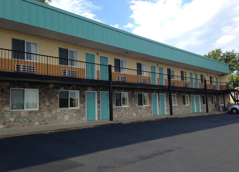 Milnesville Hotel | Forest Hill Inn Hazleton