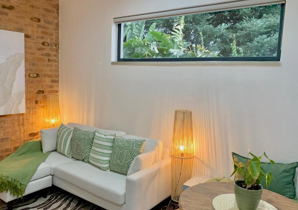 Menlo Park Apartment | Forest Hill