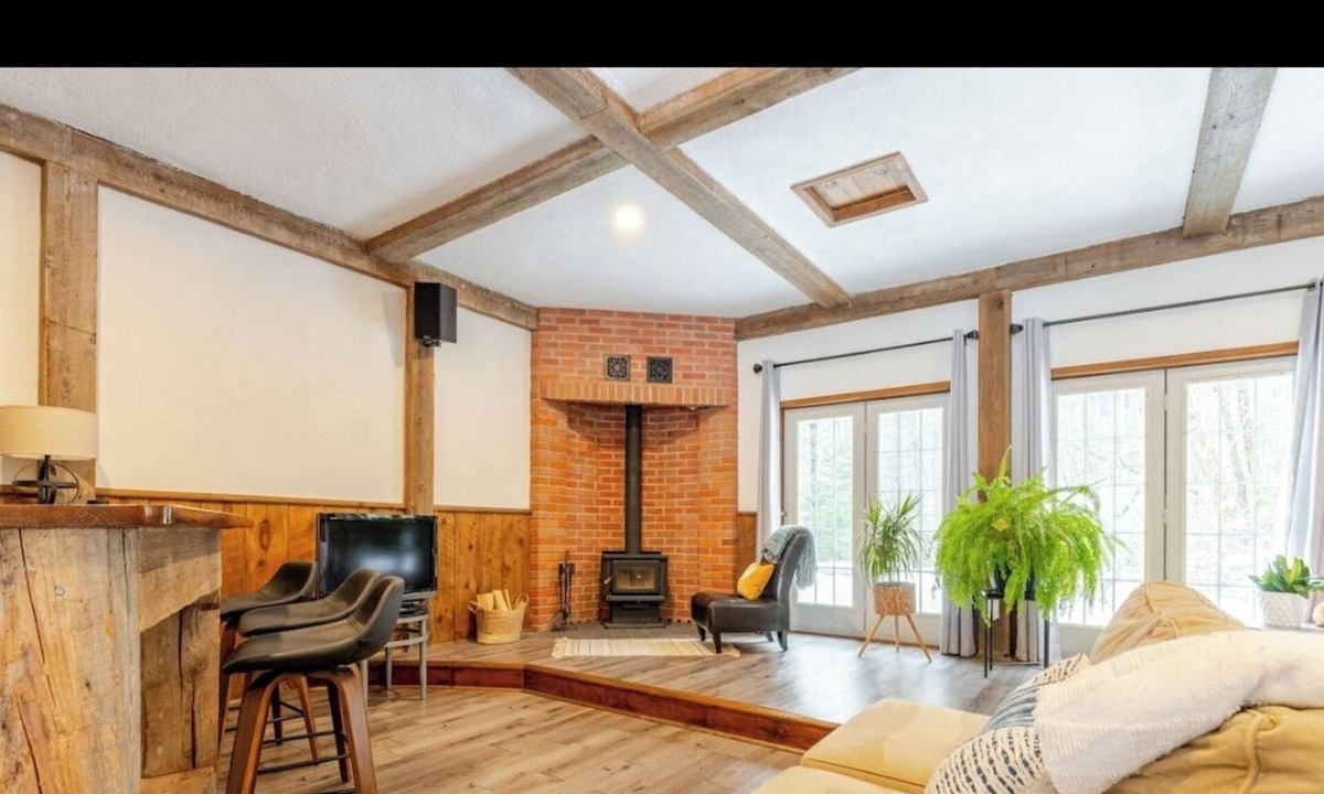 Uxbridge Apartment | Forest Nature Retreat with Woodstove and near Durham trails and Thermea Spa