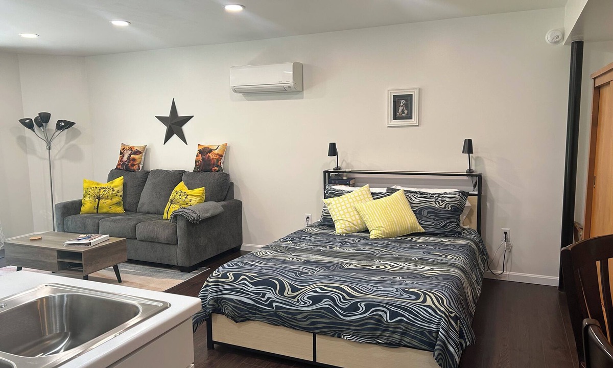 Buchanan Apartment | Forest Retreat Private Studio. Full kitchen and bathroom, queen bed, sleep sofa.