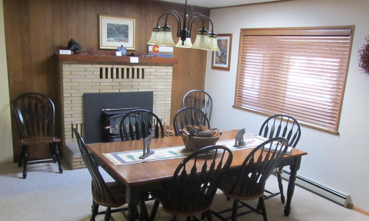 Ponderosa Pines House | Forest View - 4 bedroom, skiing, fishing, hiking, wildlife. STR permit #1061