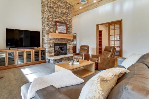 Torreon House | Forest-View Gem in Show Low: Hike, Fish & Golf!