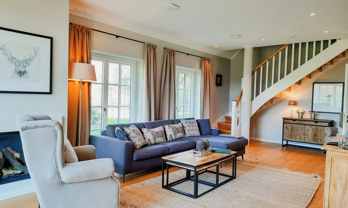 Friedeburg Apartment | Forestry chic: flat with lake and forest view