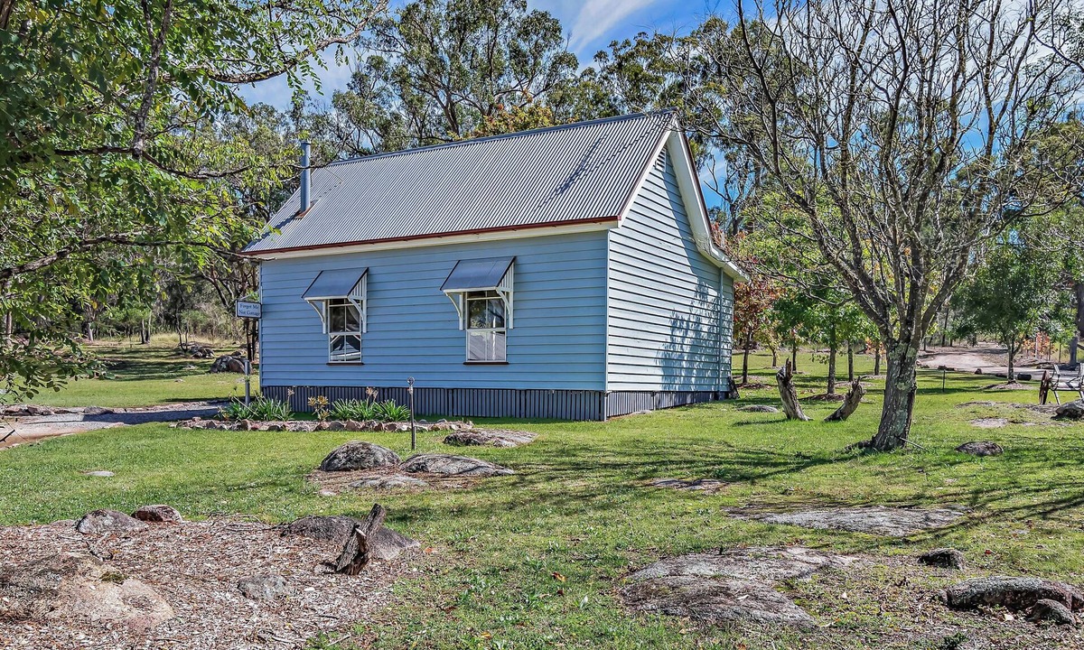 Diamondvale Cottage | Forget Me Not Cottage @ Diamondvale Estate, perfect for couples with fireplace
