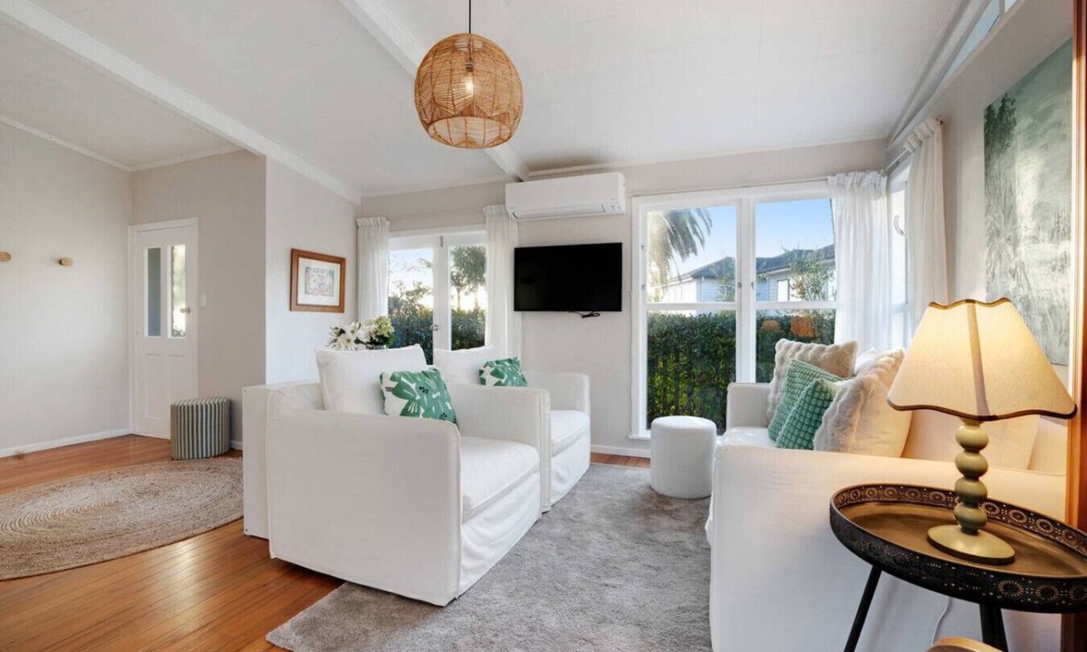 Forrest Hill House | Forrest Hill Oasis with Pool, Spa and BBQ