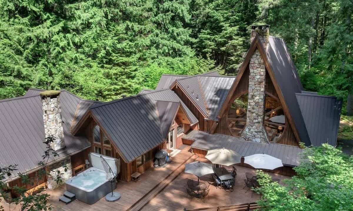 Rhododendron Cabin | Forrest Lodge Large Private Luxury w Hot Tub
