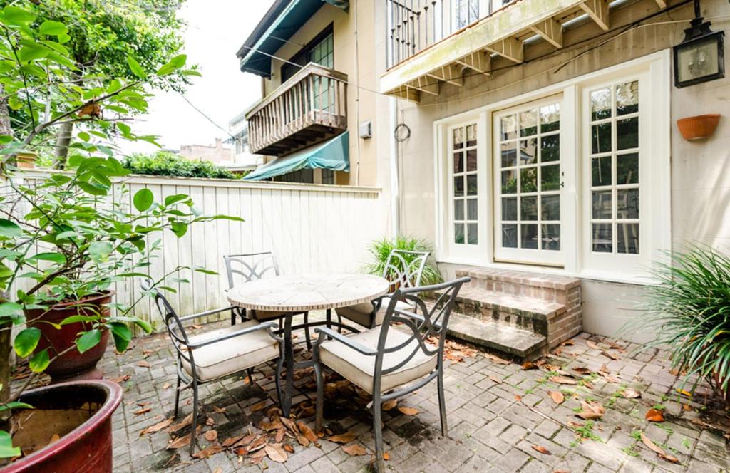 Historic Downtown Savannah Apartment | Forsyth Place by Lucky Savannah