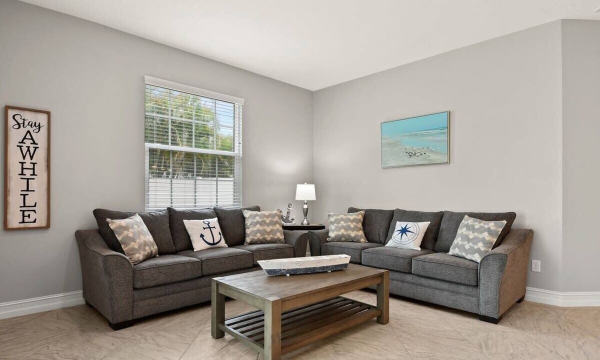 Indian Harbour Beach House | Fortebello townhouse w/pool, BBQ & backyard