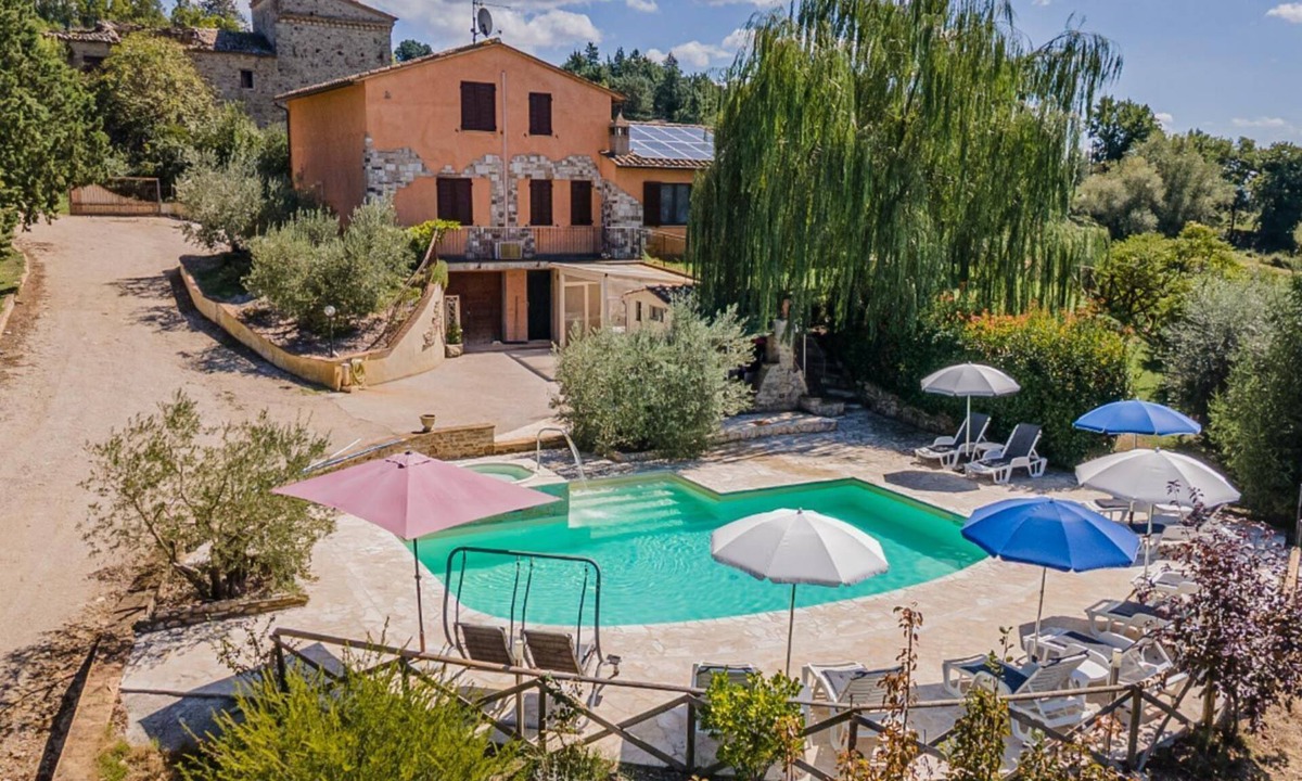 Montone Villa | Fortebracci - Six Bedroom Villa, Sleeps 12