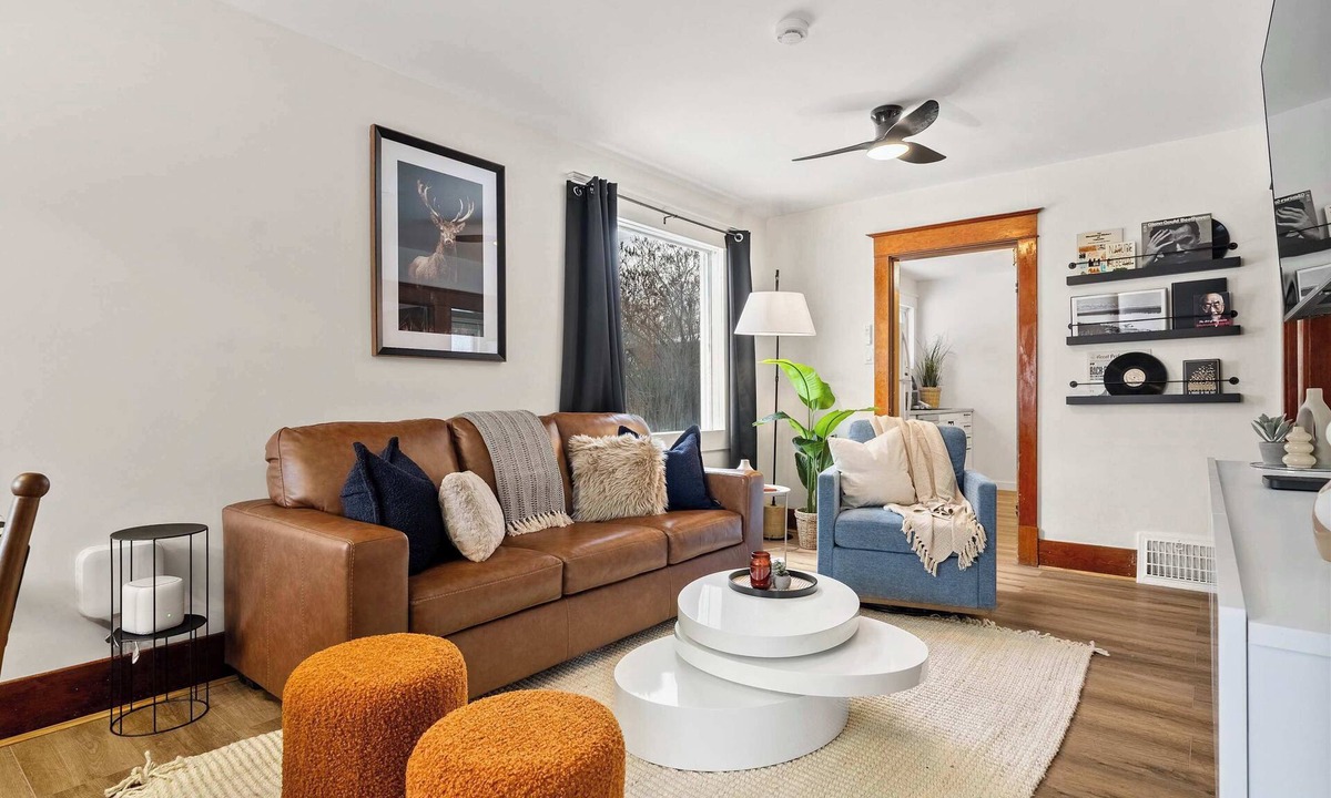 Drumheller House | Fossil Flats 3BR Designer Home in Centre of Town!