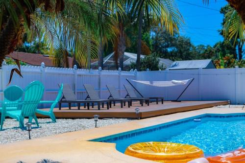 Largo House | Four Bed Home with Pool Game Room Bar Near Beach