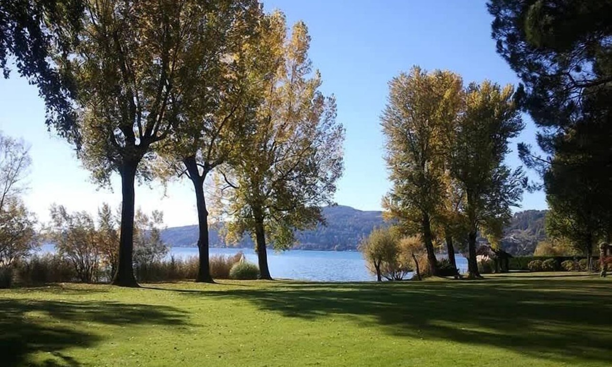 Lesa Villa | Four bedroom lakeside villa