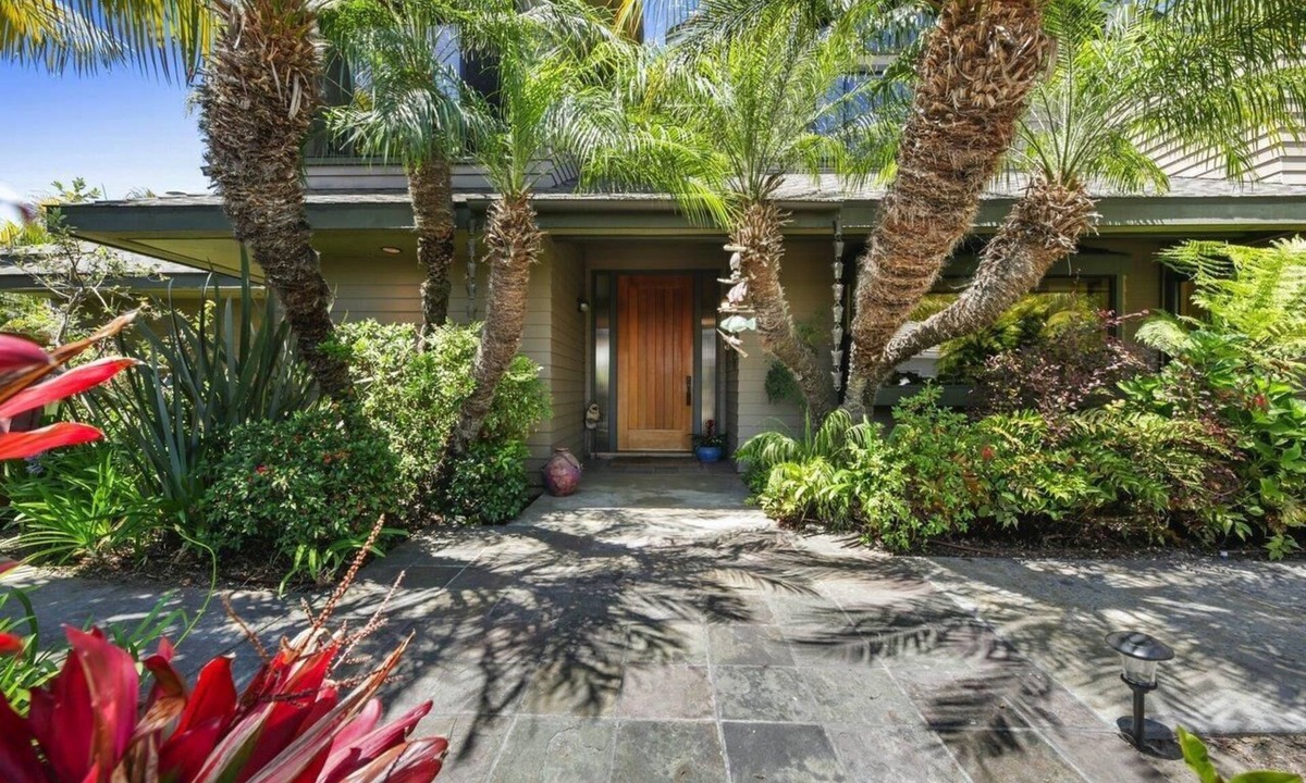 Encinitas House | Four Bedroom Tropical Oasis Walk to Beach