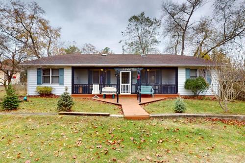 Lakeside House | Four Bedrooms & a Beach