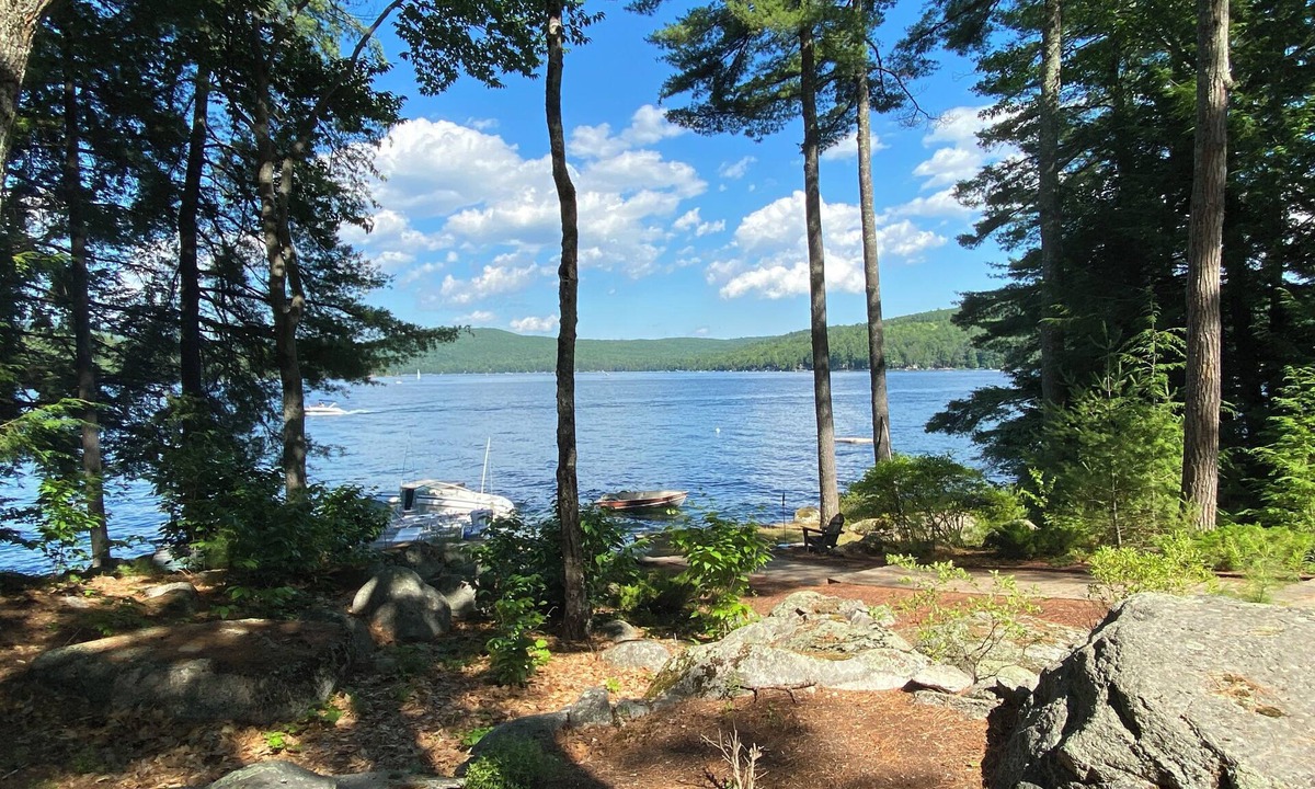 New Durham House | Four bedrooms, spacious contemporary waterfront home on Merrymeeting Lake.