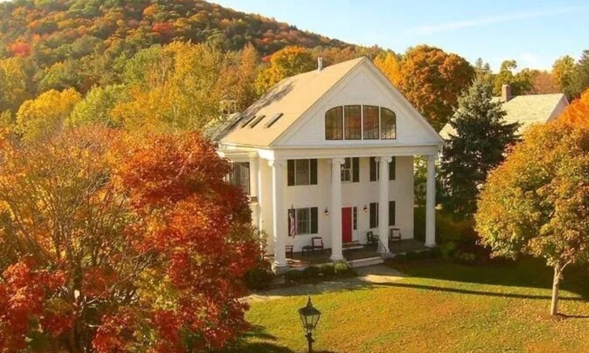 Newfane Bed & Breakfast | Four Columns Inn