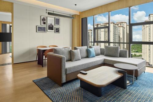 Huaxi Hotel | Four Points by Sheraton Guiyang Shilihetan