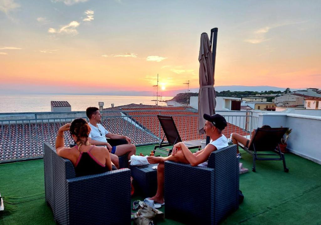 Le Castella Bed & Breakfast | Four Winds B&B