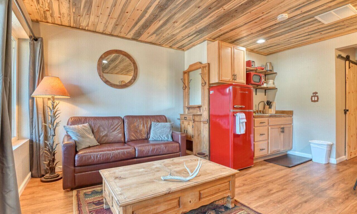 Green Mountain Falls Apartment | Fox Den Cozy Mountain Apt In GMF