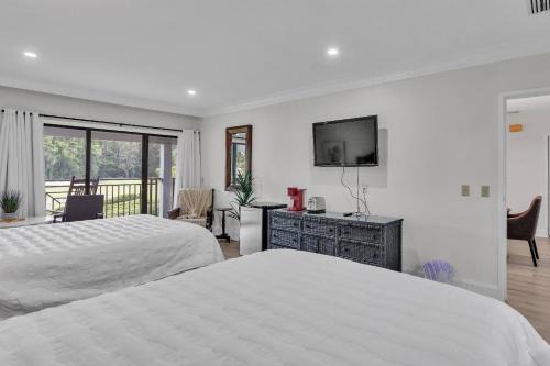 Wesley Chapel House | Fox Hunt Studio Suite - Golf Course Views - 1020