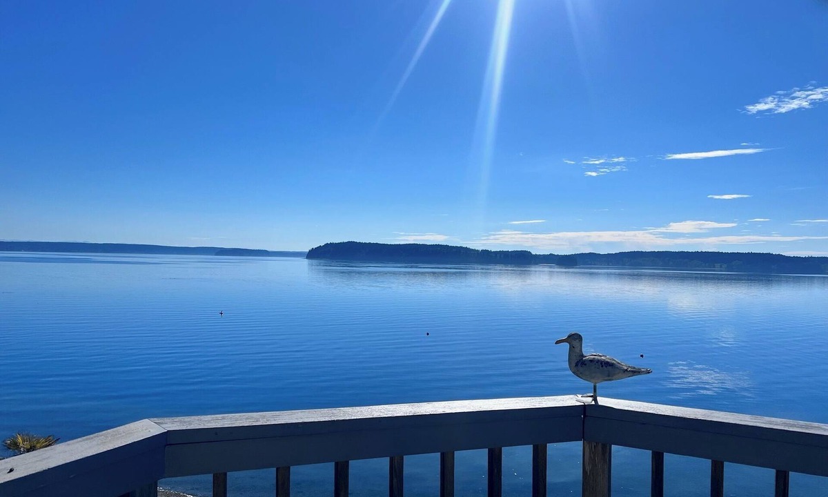 Fox Island House | Fox Island Beachfront Retreat - Kayaks, Canoe, Paddle Board & Epic Sunsets