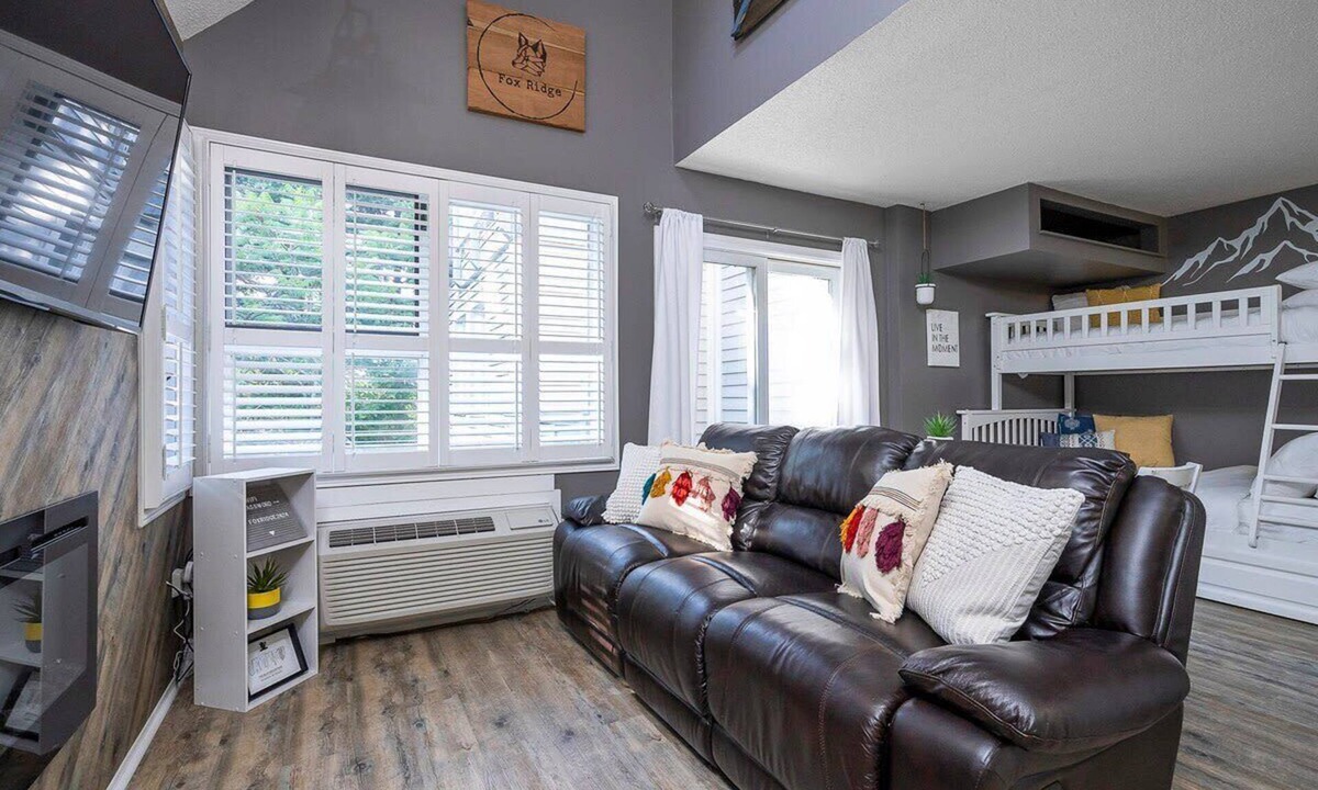 Craigleith Apartment | Fox Ridge | Hot Tub & Shuttle w/Patio