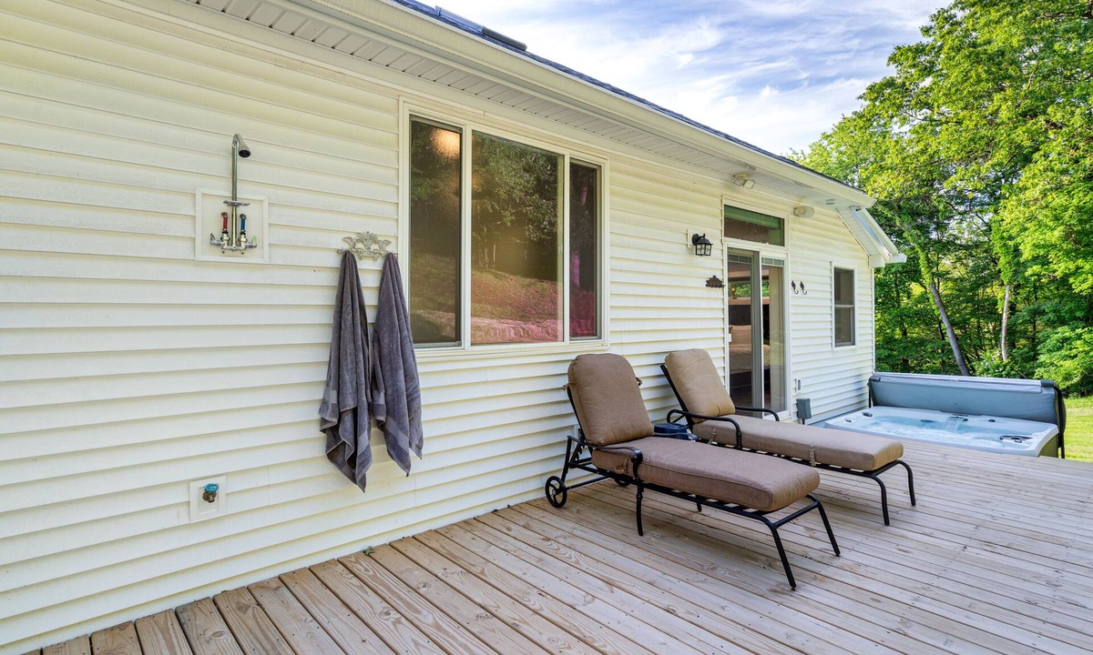 Smithsburg House | Foxfire - Secluded Zen Retreat with Spa & Views