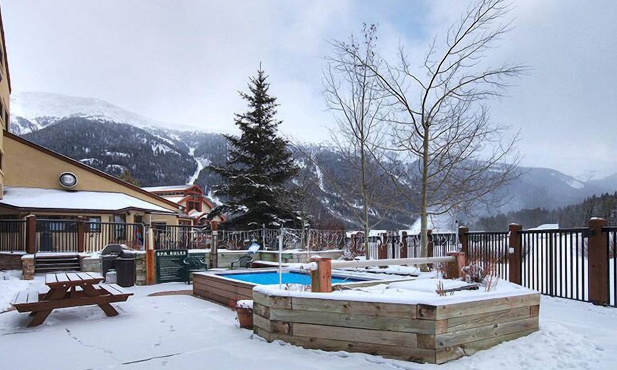 Copper Mountain Village Hotel | Foxpine Hotel Style Room with 1 Bed #311 by RedAwning