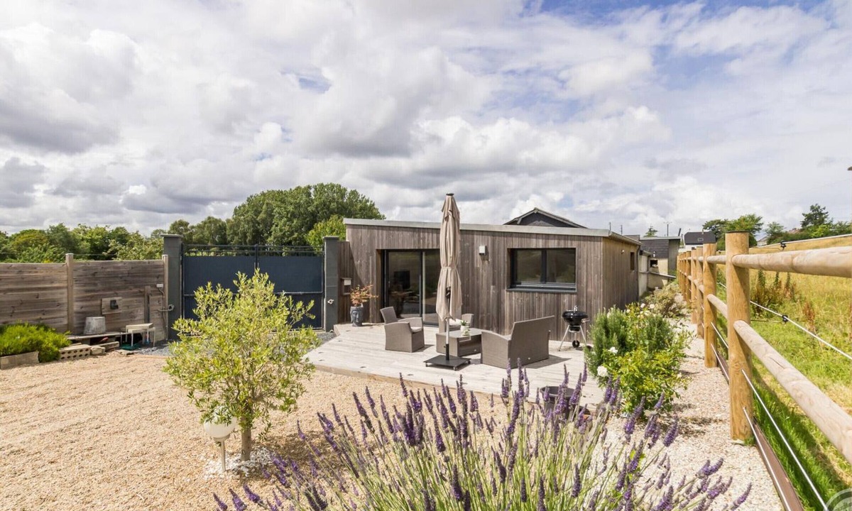 Tourlaville Cottage | Cozy house with terrace in Tourlaville