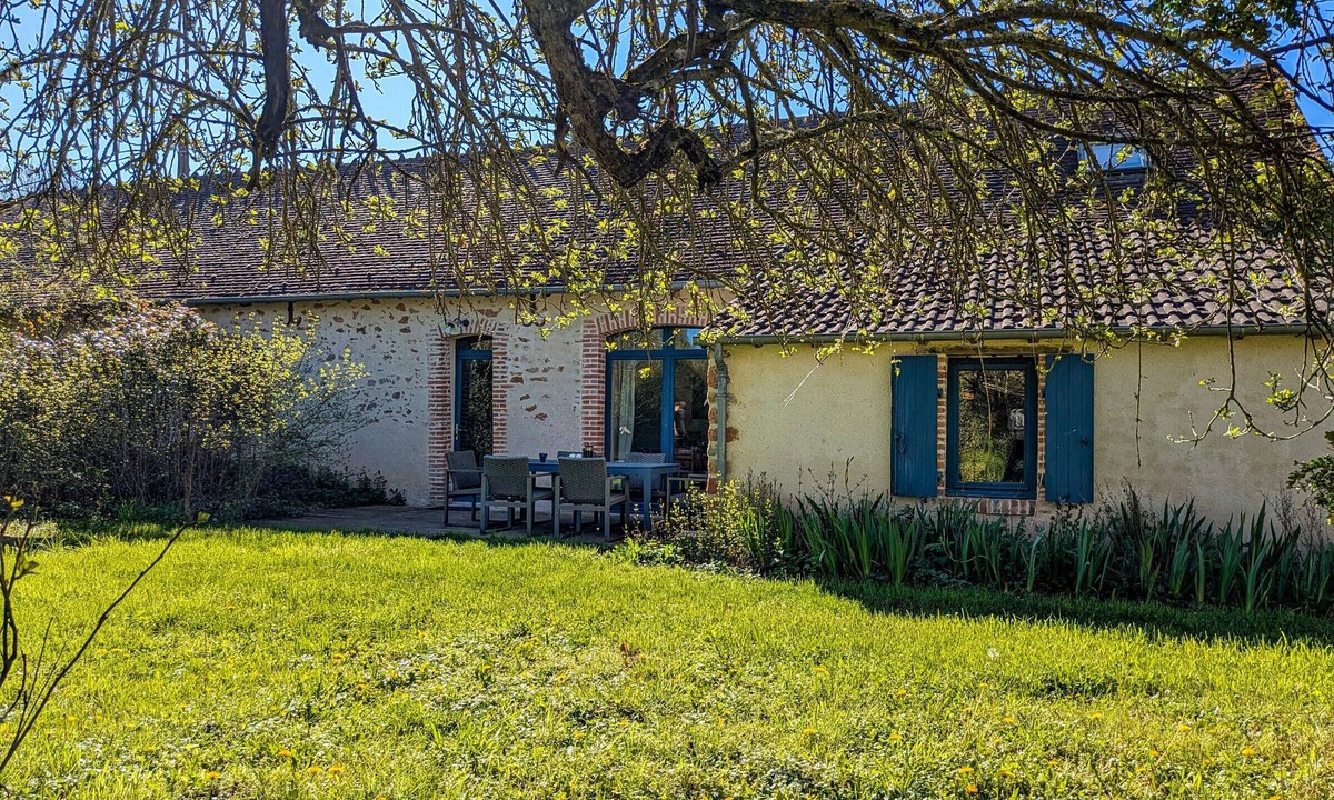 Rosnay Cottage | Charming Eco-Renovated 19th Century Cottage in Brenne Nature Park with Garden and Modern Amenities