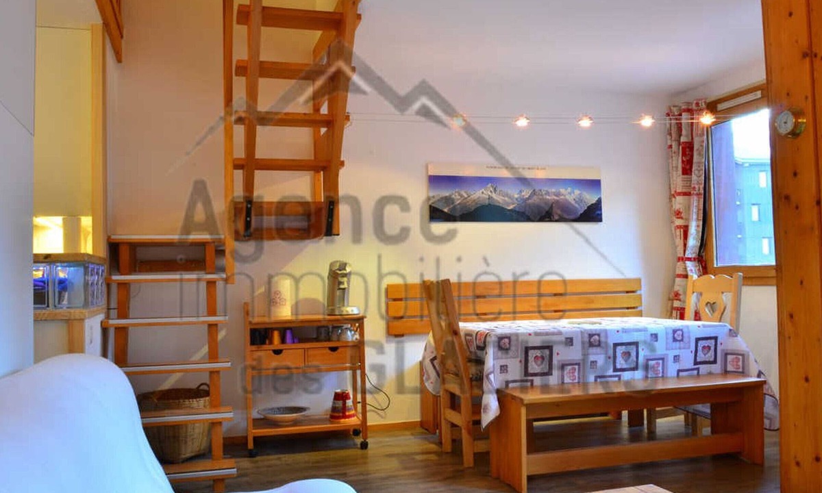 Montchavin Apartment | Renovated duplex for 8 near slopes with parking, balcony, mountain view, 3 bedrooms