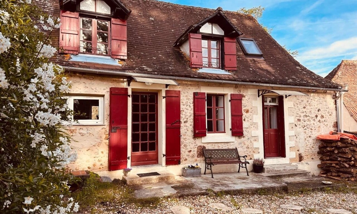 Rouffignac-Saint-Cernin-de-Reilhac Cottage | A sweet cottage in the middle of the Perigord Noir. Family and dog friendly.