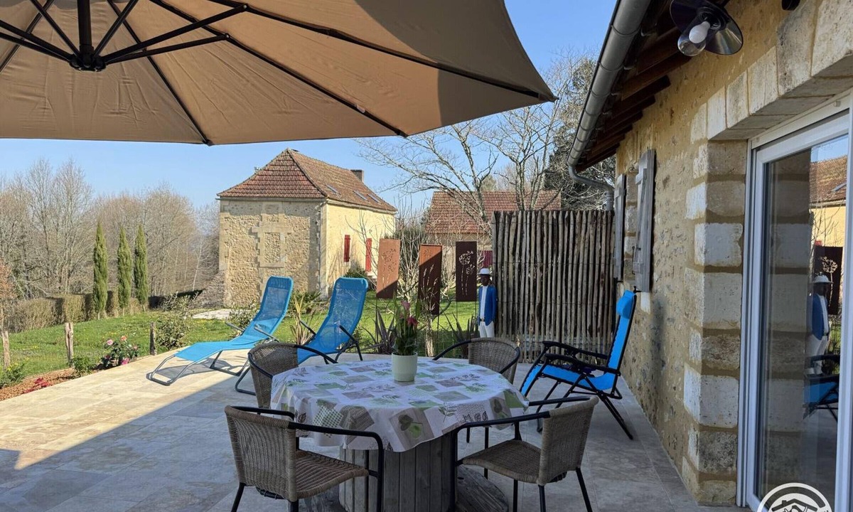 Rouffignac-Saint-Cernin-de-Reilhac Cottage | Stone house with AC, 4 guests