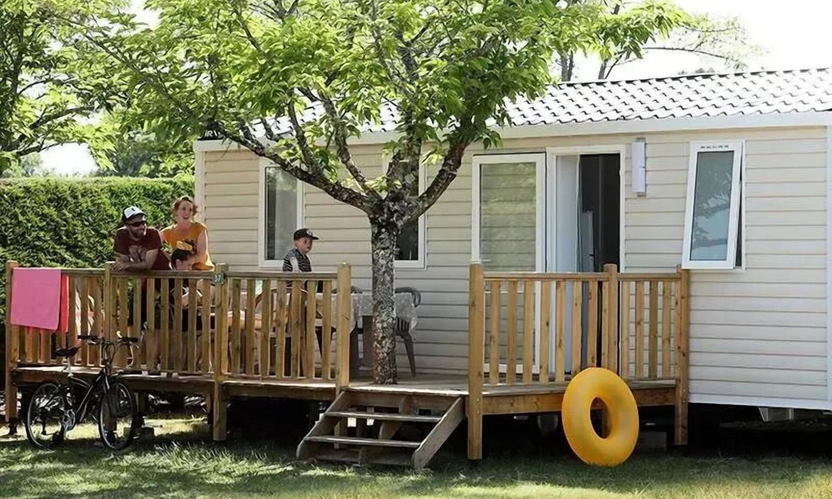 Rouffignac-Saint-Cernin-de-Reilhac House | Campsite La Nouvelle Croze * - Deluxe Family 3 bedrooms 6 to 8 people - 6 pers. included in the tariff