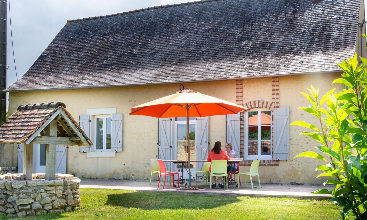 Saint-Christophe-en-Champagne Cottage | Cozy Gîte with Private Bathrooms, Terrace, and Garden near Le Mans - Sleeps 8