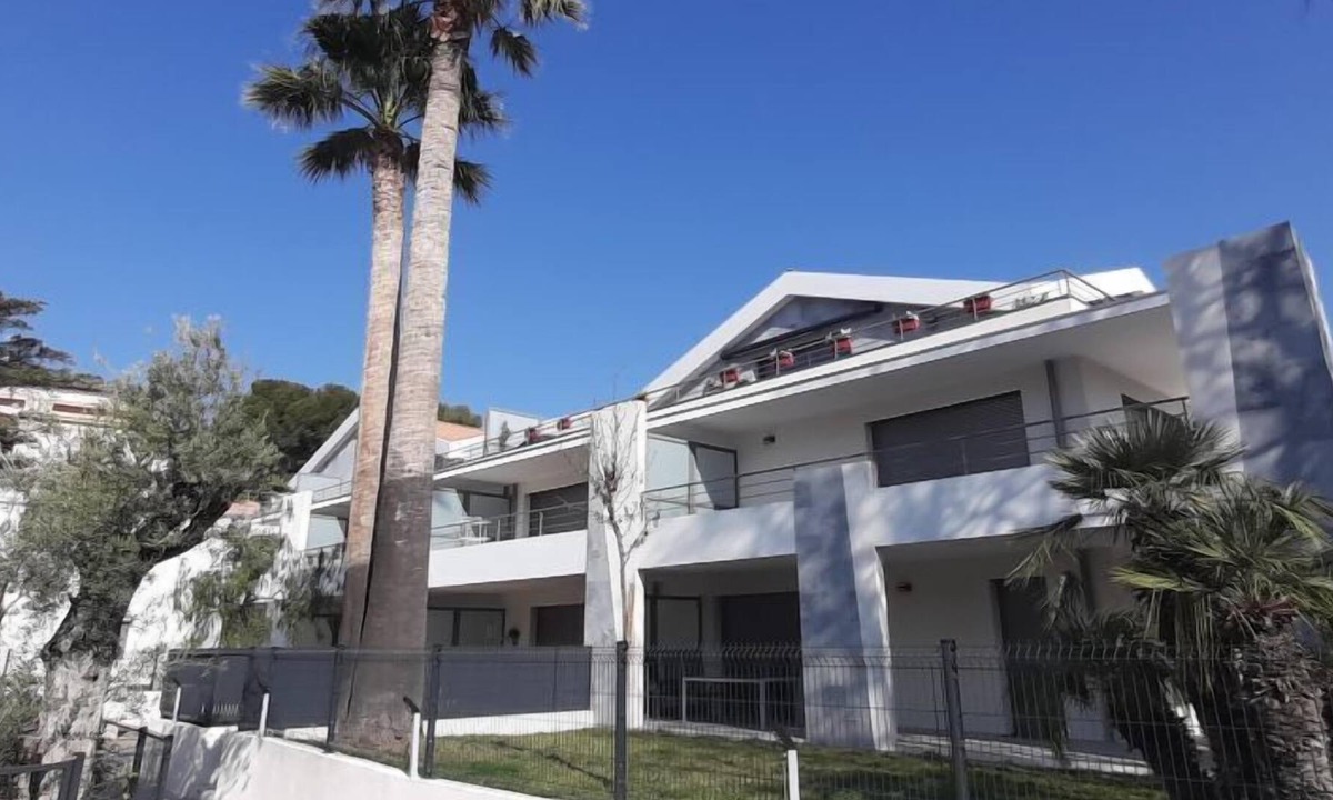 Les Lecques Apartment | Apartment Garden Beach in Saint Cyr sur mer Les Lecques - 4 persons, 2 bedrooms
