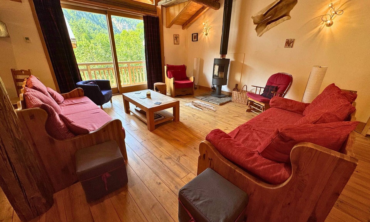 Villarabout Apartment | Comfort Chalet 4 BR, 3 Baths, Near 3 Valleys, Free Wifi