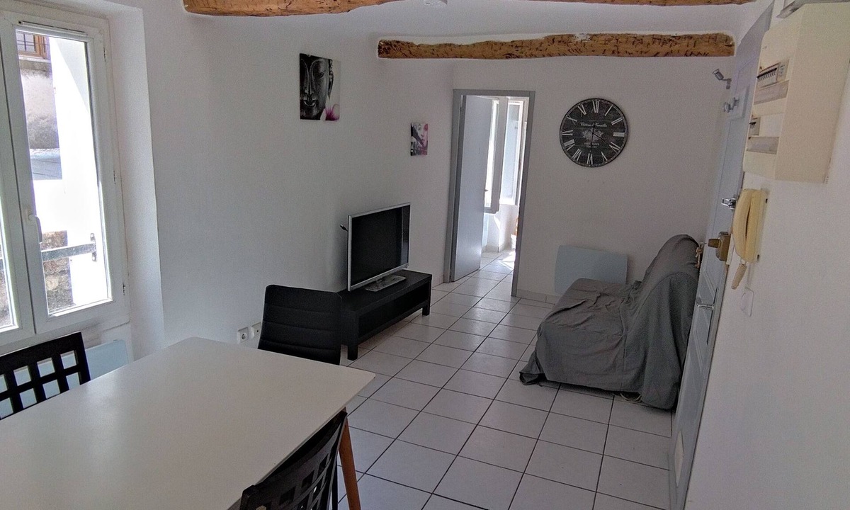 Saint-Maximin-la-Sainte-Baume Apartment | Bright 37m2 T2 apartment at the foot of Sainte Victoire/Lac du Verdon