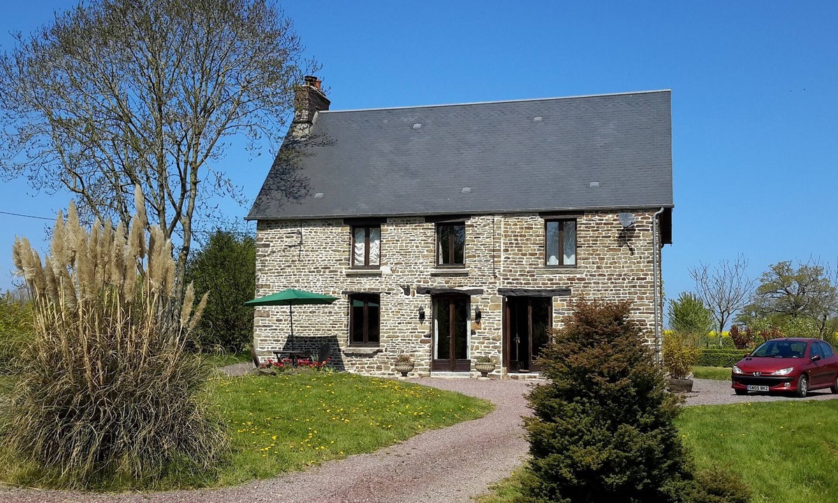Saint-Pierre-Maubant-du-Bocage House | TRADITIONAL FARMHOUSE IN PEACEFUL GARDENS. WATERFEATURE/SPA BATH.POOL NR HOUSE.
