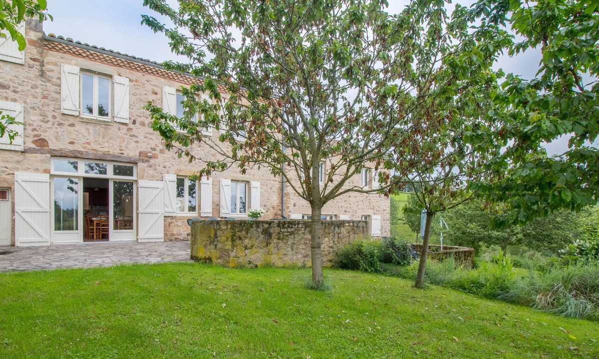 Saint-Quentin-sur-Sauxillanges House | Gîte* HEREST panoramic view of the Monts d'Auvergne