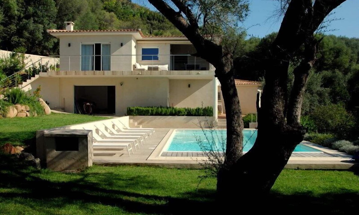 Tighine House | Sainte Lucie Pv/Pinarello Luxury family villa sea view swimming pool garden