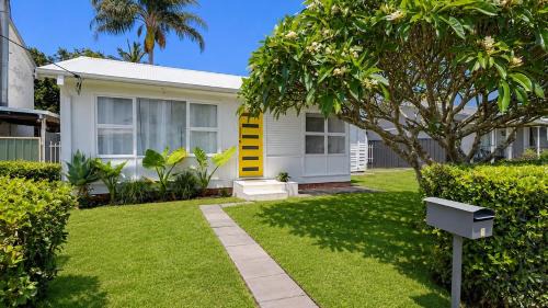 Budgewoi House | Frangipani Hideaway