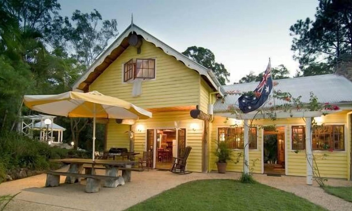 Mooloolah Valley House | Frangipani House ... special birthdays, family fun, bush retreats, celebrations