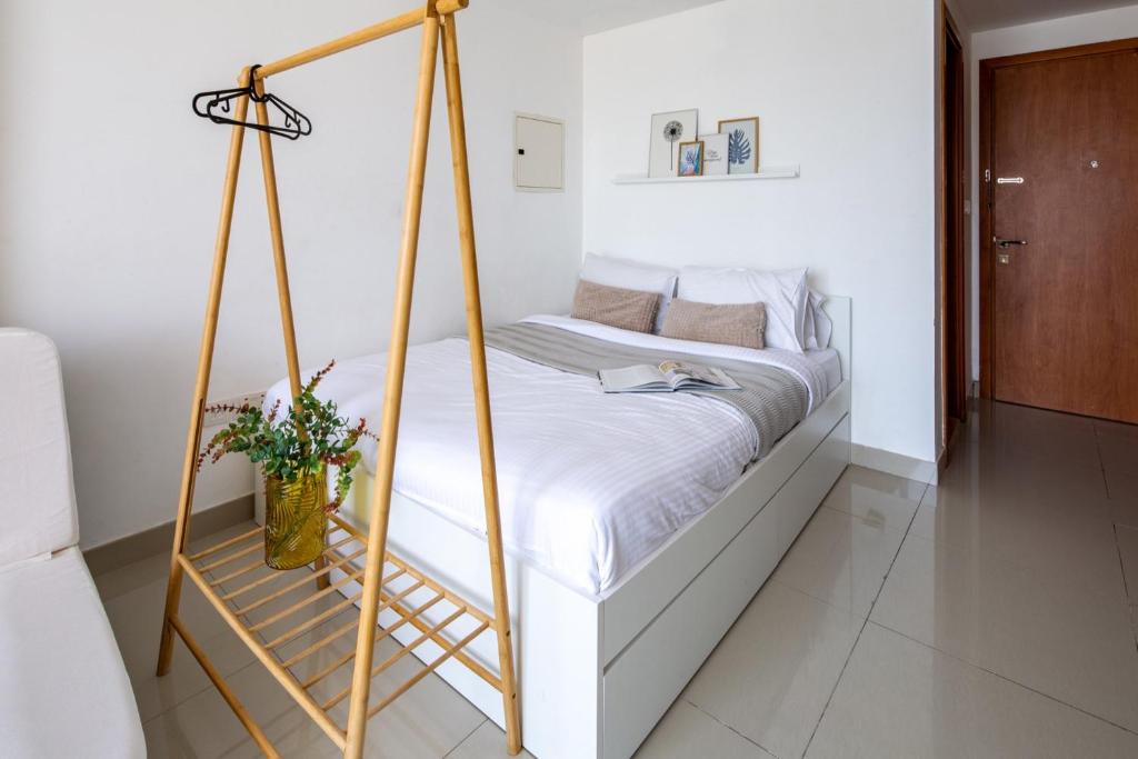 Dubai Production City Apartment | Frank Porter - Lakeside