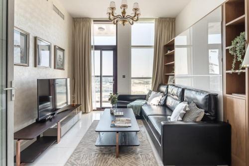 Discovery Gardens Apartment | Frank Porter - Starz by Danube