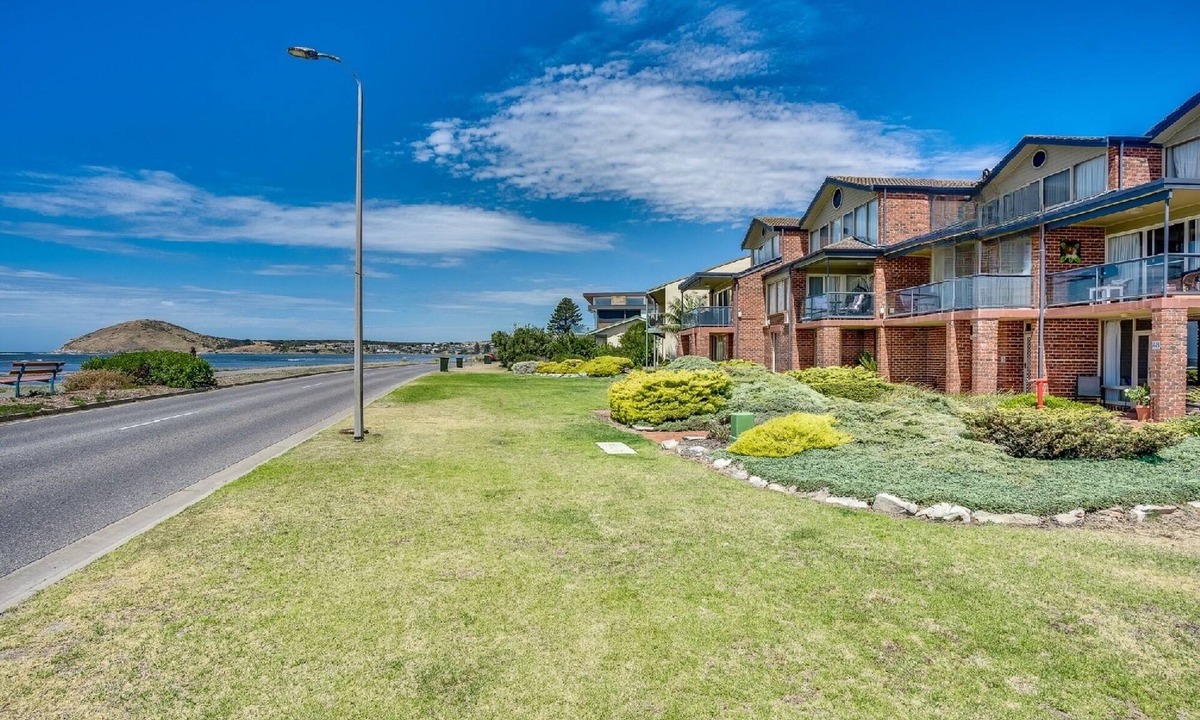 Encounter Bay Apartment | Franklin Beachfront Apartment: Superb View, Ground Floor, WiFi, 3BR | Ideal for 28+ Night Extended Stays