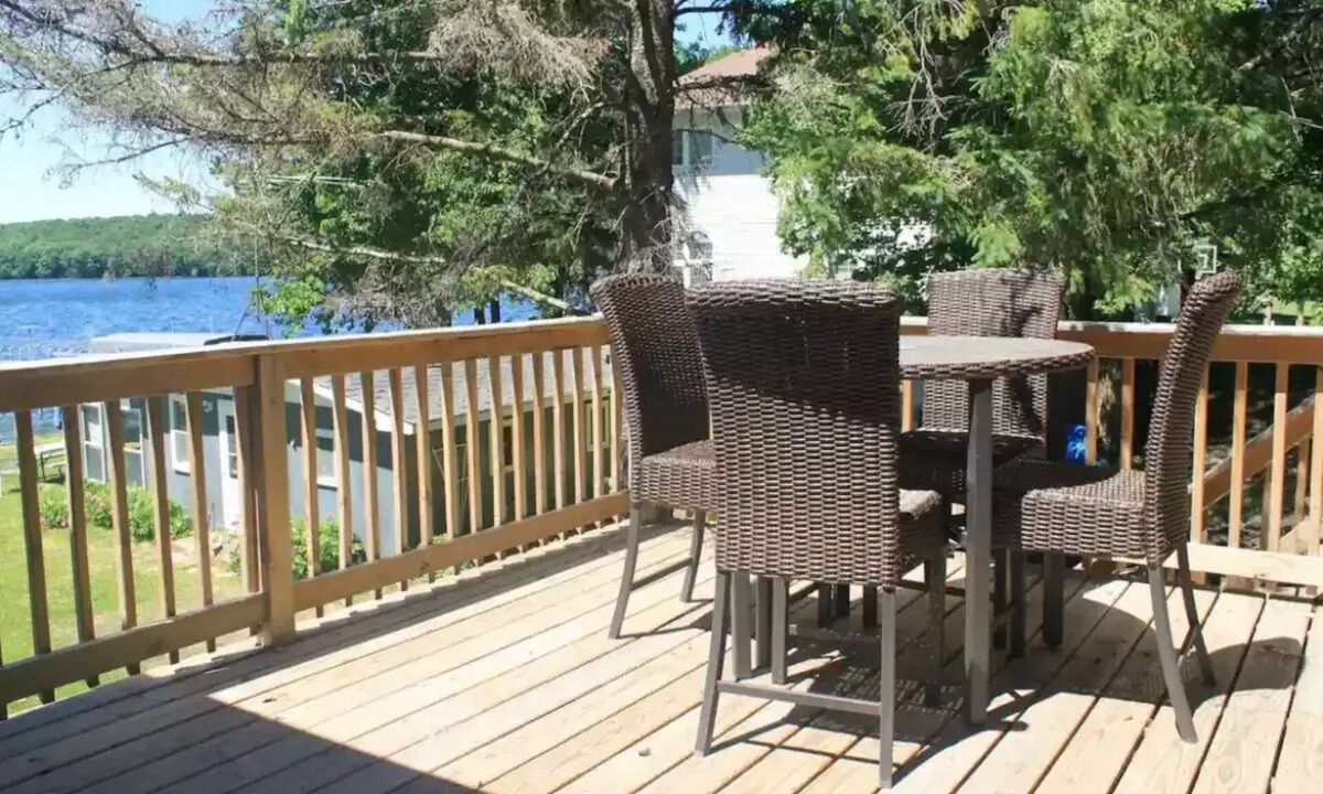 Pelican Rapids House | Franklin Lake Escape