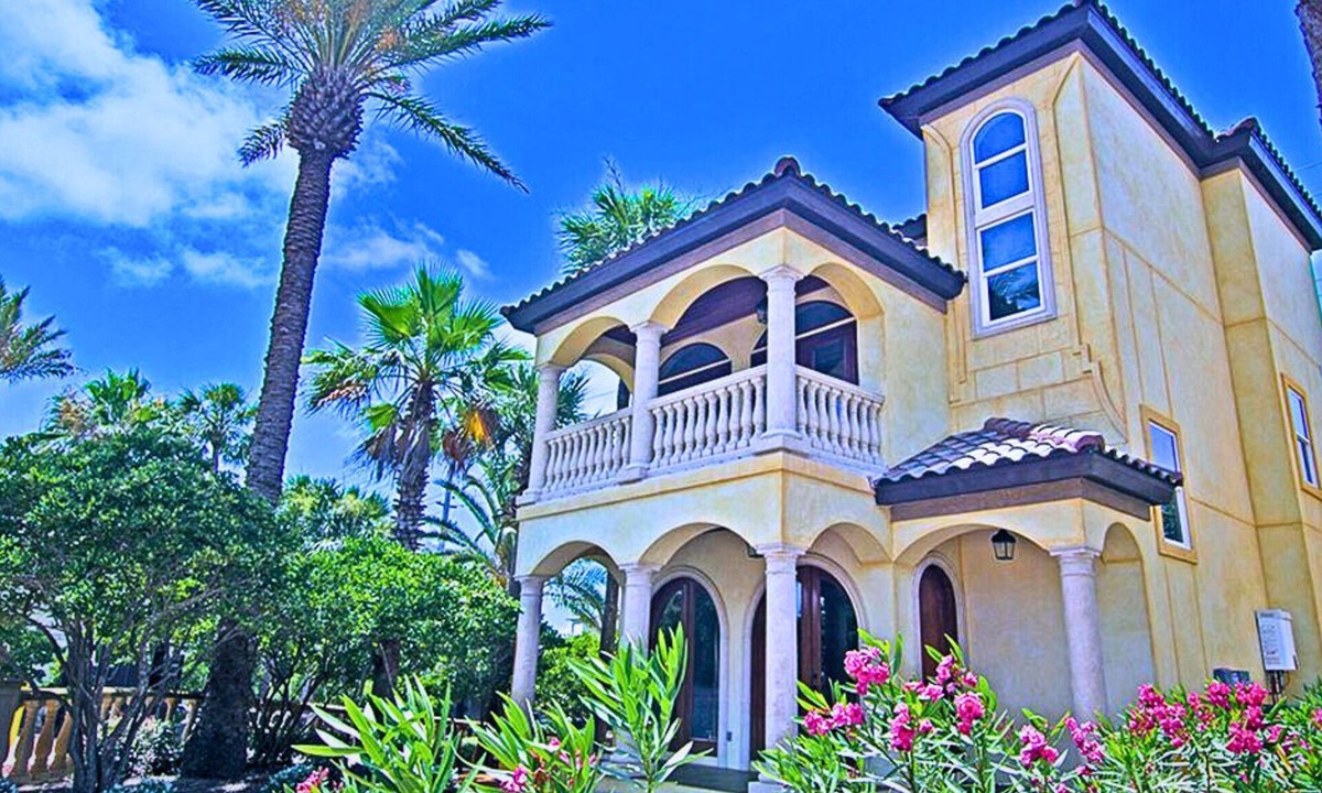 St. Tropez House | Free Beach Service, Short Walk to Beach, Pet-Friendly, Pool